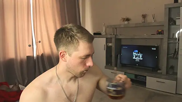 Snapshot of EthanPinkman chatting on June 19, 5:23 am EthanPinkman online show from June 19, 5:23 am