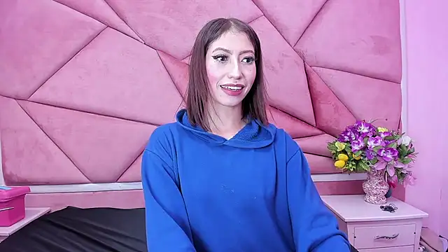 LilithCooperr  online show from December 7, 10:39 pm