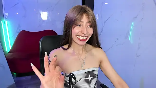 Snapshot of LilithCooperr_ chatting on June 10, 8:24 am LilithCooperr online show from June 10, 8:24 am