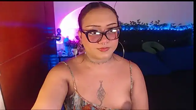 Snapshot of LiaScarlett chatting on June 17, 1:30 am LiaScarlett online show from June 17, 1:30 am