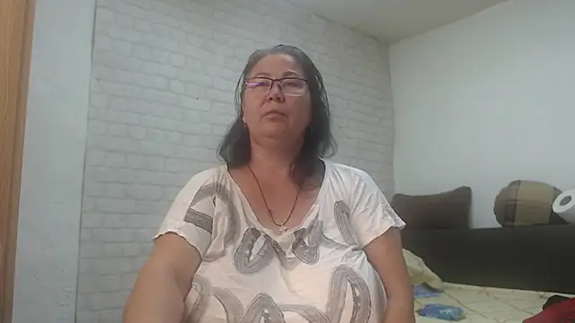 Snapshot of EmmaSquirt chatting on June 3, 7:00 am EmmaSquirt online show from June 3, 7:00 am