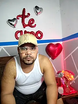 Snapshot of Evert_hairyboy chatting on February 7, 8:34 pm Evert hairyboy online show from February 7, 8:34 pm