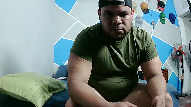 Snapshot of Evert_hairyboy chatting on June 3, 7:19 pm Evert hairyboy online show from June 3, 7:19 pm