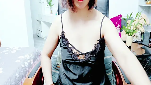 Snapshot of Miu-Le chatting on June 23, 8:23 am Miu-Le online show from June 23, 8:23 am