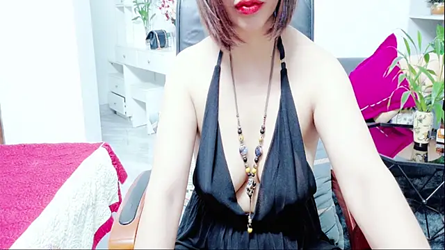 Snapshot of Miu-Le chatting on July 8, 9:30 pm Miu-Le online show from July 8, 9:30 pm
