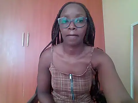 Snapshot of sexy_darleen23 chatting on August 6, 8:05 am sexy darleen23 online show from August 6, 8:05 am