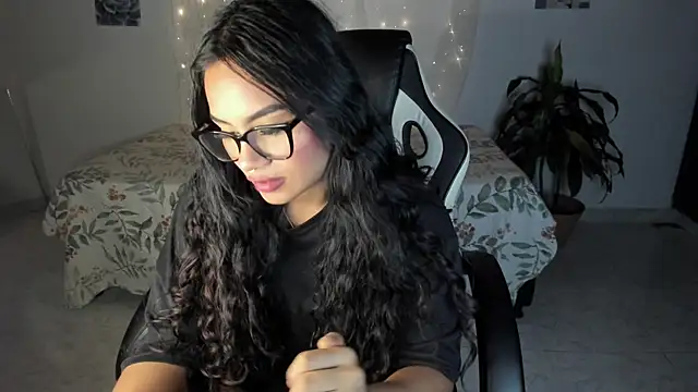 Snapshot of Riana_Kean chatting on November 12, 2:01 am Riana Kean online show from November 12, 2:01 am