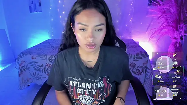 Snapshot of Riana_Kean chatting on December 5, 8:27 pm Riana Kean online show from December 5, 8:27 pm