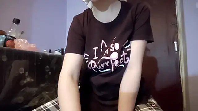  Kitti  online show from December 14, 8:02 pm