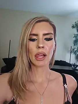 Snapshot of ellieconradxo chatting on June 1, 7:15 pm ellieconradxo online show from June 1, 7:15 pm