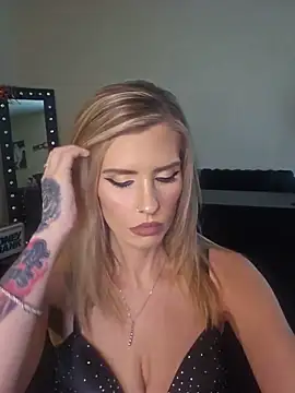 Snapshot of ellieconradxo chatting on June 3, 3:28 pm ellieconradxo online show from June 3, 3:28 pm
