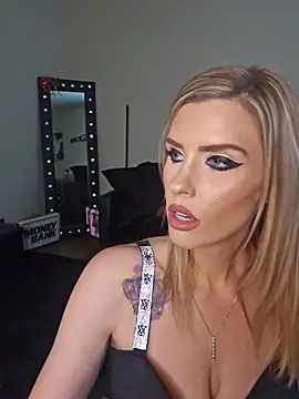 Snapshot of ellieconradxo chatting on June 4, 5:08 pm ellieconradxo online show from June 4, 5:08 pm