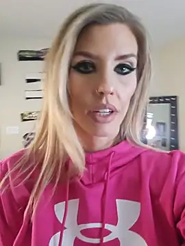 Snapshot of ellieconradxo chatting on August 6, 2:08 pm ellieconradxo online show from August 6, 2:08 pm