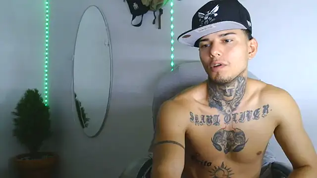 Snapshot of Skartoliver chatting on October 18, 2:51 pm Skartoliver online show from October 18, 2:51 pm