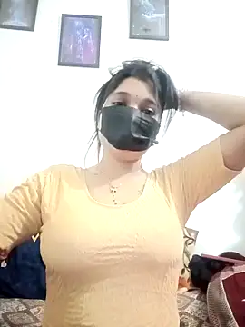 Snapshot of Beauty-khan chatting on February 11, 2:11 pm Beauty-khan online show from February 11, 2:11 pm