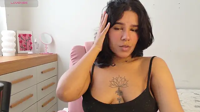 ninapego online show from November 26, 11:00 am