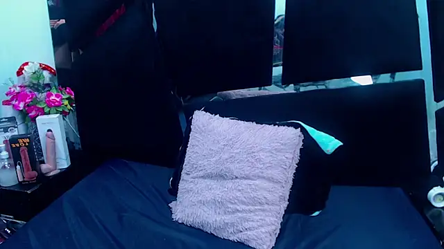 Cocoo Nuth online show from December 20, 3:03 am