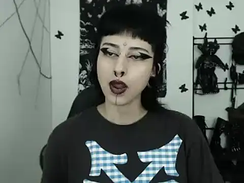 n0sferatus   online show from September 18, 10:28 am