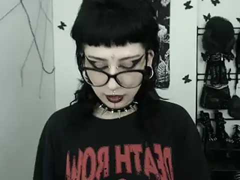 n0sferatus   online show from December 21, 3:57 am