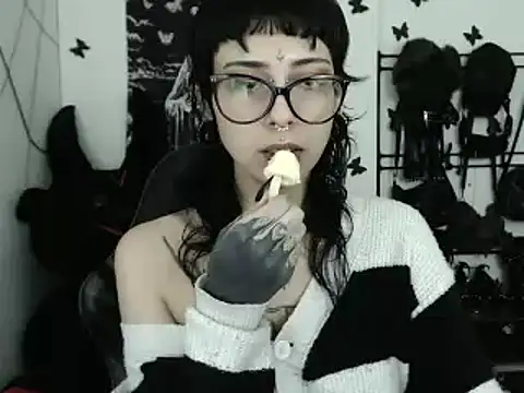 n0sferatus   online show from February 28, 3:51 am