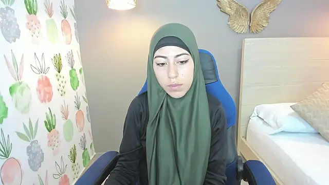 chaymae nah  online show from December 12, 2:15 am