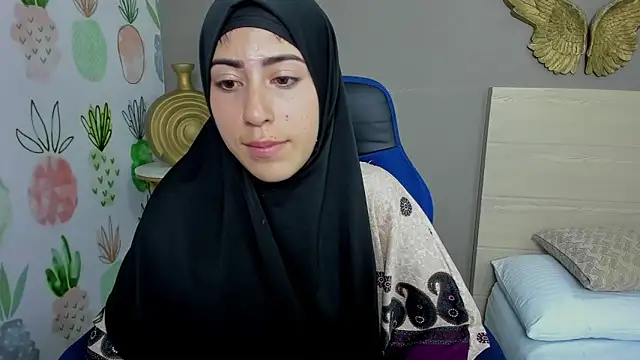 chaymae nah  online show from January 15, 8:20 am