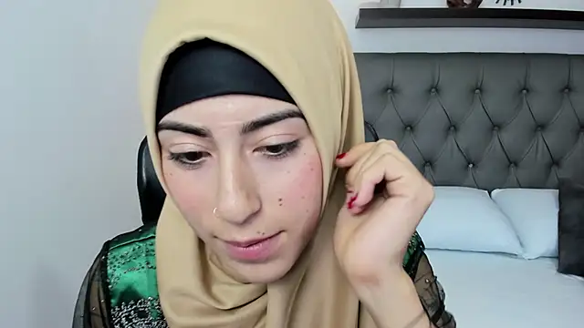 chaymae nah  online show from January 17, 11:49 am