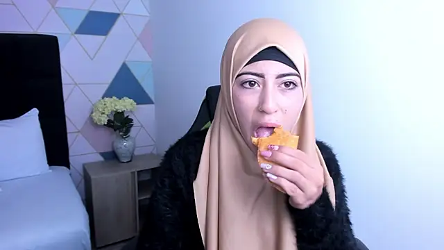 chaymae nah  online show from January 21, 12:18 pm