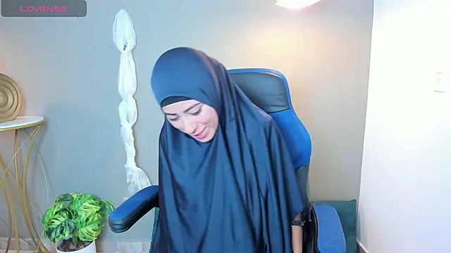 chaymae nah  online show from February 5, 12:38 pm