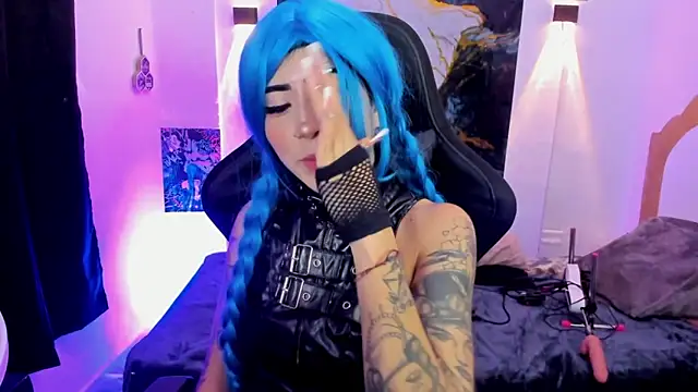 chaymae nah  online show from March 18, 1:25 pm