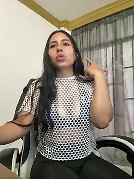 Snapshot of bella-black chatting on May 15, 12:34 pm bella-black online show from May 15, 12:34 pm