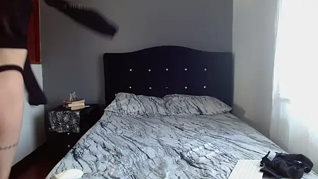 Emilia 1995 online show from October 2, 12:34 pm