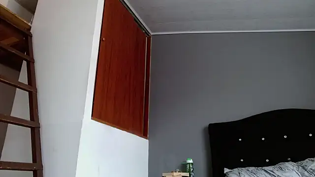 Snapshot of Emilia_1995 chatting on June 3, 2:33 pm Emilia 1995 online show from June 3, 2:33 pm