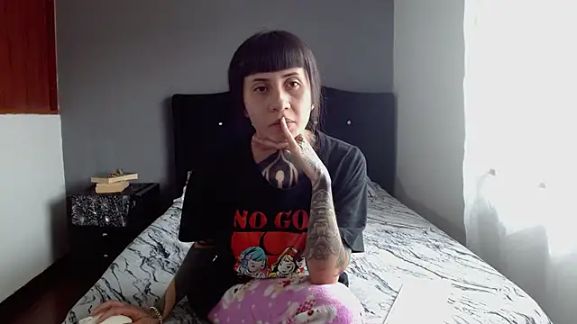 Snapshot of Emilia_1995 chatting on June 18, 4:00 pm Emilia 1995 online show from June 18, 4:00 pm