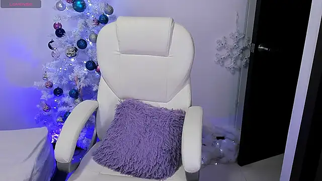 Snapshot of nyna_1 chatting on December 18, 11:30 pm nyna 1 online show from December 18, 11:30 pm