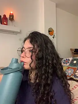 Snapshot of Antoniart_ chatting on December 24, 5:16 am Antoniart online show from December 24, 5:16 am