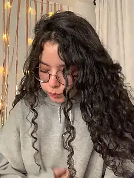 Snapshot of Antoniart_ chatting on January 4, 9:21 am Antoniart online show from January 4, 9:21 am