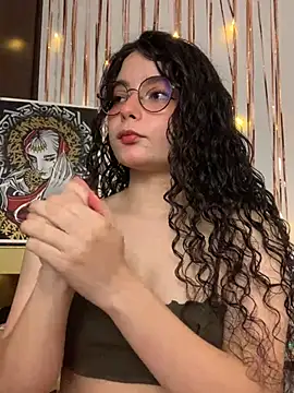 Snapshot of Antoniart_ chatting on January 22, 2:48 am Antoniart online show from January 22, 2:48 am