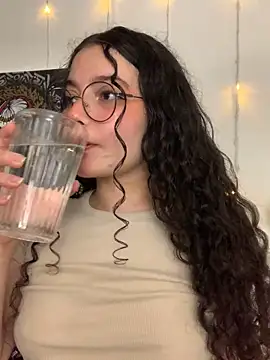 Snapshot of Antoniart_ chatting on March 1, 1:11 am Antoniart online show from March 1, 1:11 am