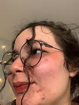 Snapshot of Antoniart_ chatting on March 6, 7:36 am Antoniart online show from March 6, 7:36 am