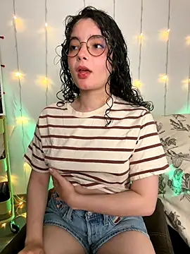 Snapshot of Antoniart_ chatting on October 12, 2:32 am Antoniart online show from October 12, 2:32 am