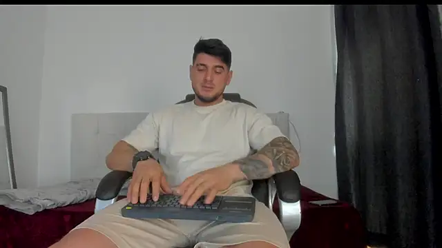 Snapshot of Teilor_Creed chatting on November 18, 7:40 pm Teilor Creed online show from November 18, 7:40 pm