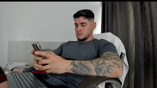 Snapshot of Teilor_Creed chatting on November 20, 7:24 pm Teilor Creed online show from November 20, 7:24 pm