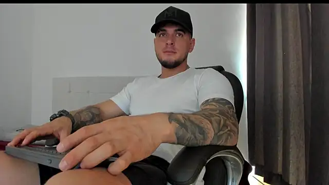 Snapshot of Teilor_Creed chatting on November 23, 6:08 pm Teilor Creed online show from November 23, 6:08 pm