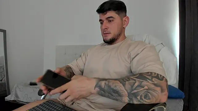 Snapshot of Teilor_Creed chatting on November 26, 7:37 pm Teilor Creed online show from November 26, 7:37 pm