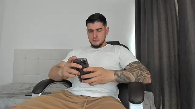 Snapshot of Teilor_Creed chatting on November 28, 7:49 pm Teilor Creed online show from November 28, 7:49 pm