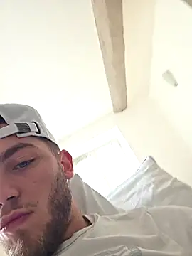 Snapshot of incr18 chatting on February 9, 11:36 am incr18 online show from February 9, 11:36 am