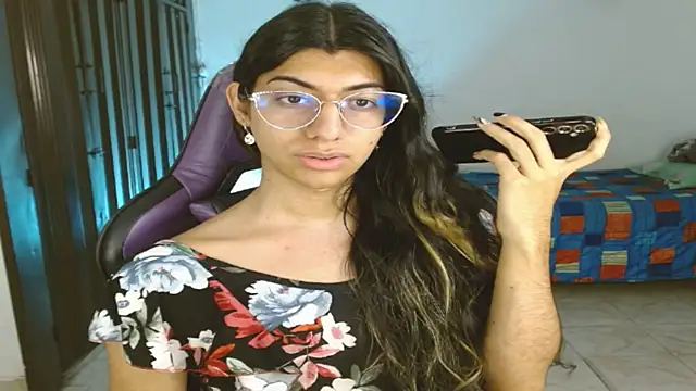 engielphoenis14 online show from December 3, 2:30 am