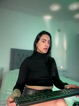 Snapshot of alessandra-a chatting on May 19, 2:40 am alessandra-a online show from May 19, 2:40 am