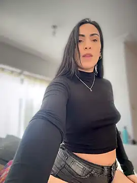 Snapshot of alessandra-a chatting on May 22, 3:28 pm alessandra-a online show from May 22, 3:28 pm